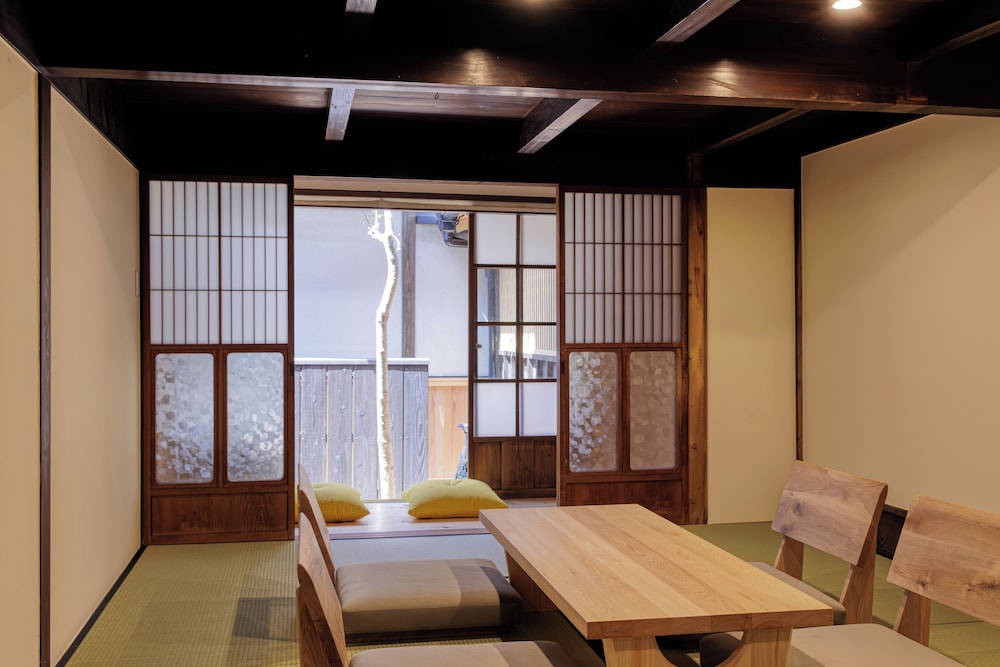 デラックス 4 人部屋 客室1 | NIPPONIA HOTEL 伊勢河崎 商人町