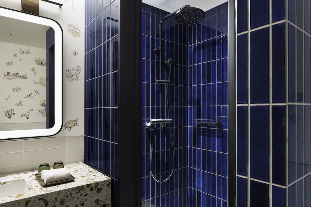 スイート キングベッド 1 台ソファーベッド付き バスルーム1 | キャプション by Hyatt 兜町 東京