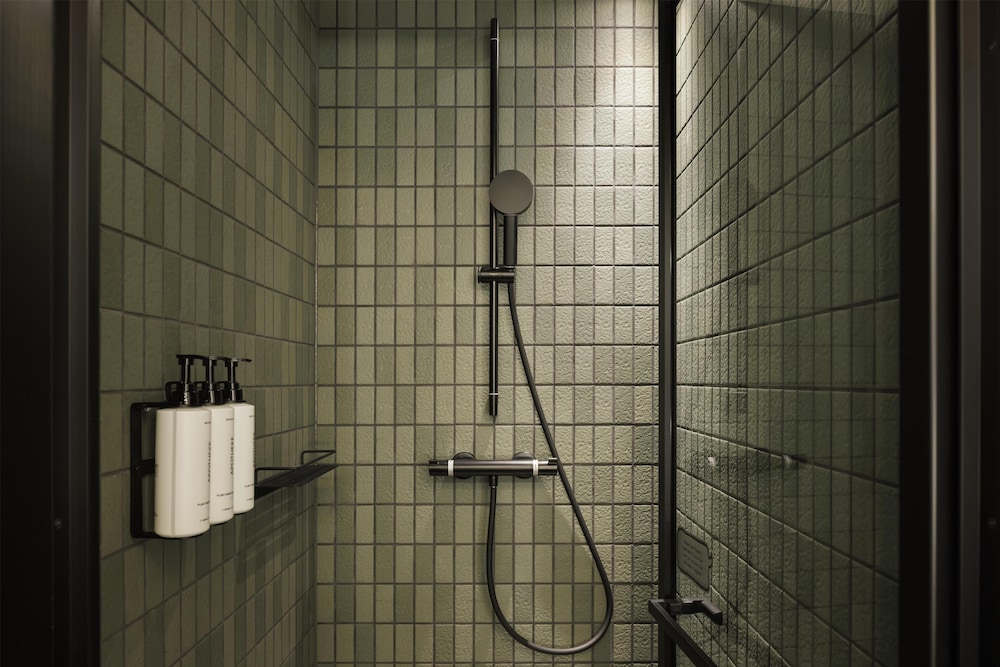 ルーム キングベッド 1 台 バスルーム1 | キャプション by Hyatt 兜町 東京