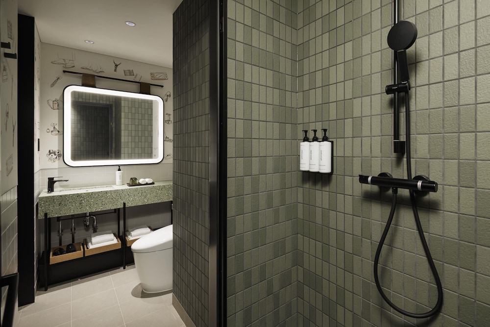 ルーム キングベッド 1 台 (High Floor) バスルーム2 | キャプション by Hyatt 兜町 東京