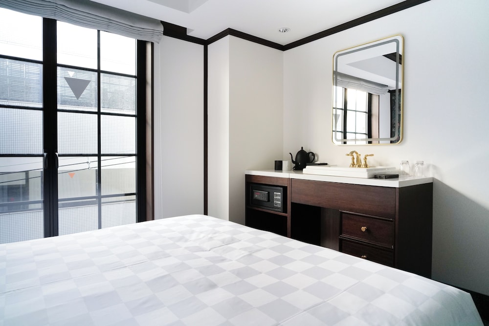 スーペリア ダブルルーム シティビュー 客室1 | KIORI Exec Muromachi