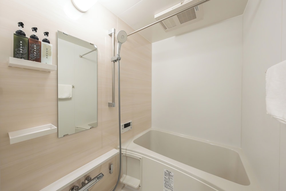 ベーシック ルーム バスルーム3 | LAKU HOTEL ASAKUSA