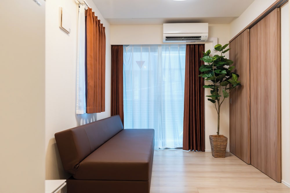 ベーシック ルーム リビング エリア4 | LAKU HOTEL ASAKUSA