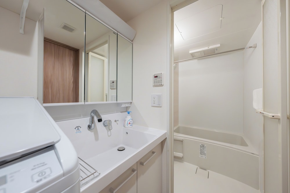 ベーシック ルーム バスルーム0 | LAKU HOTEL ASAKUSA