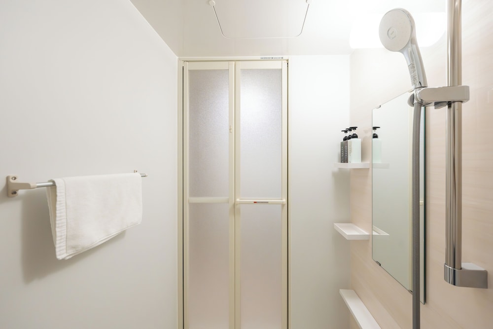 ベーシック ルーム バスルーム2 | LAKU HOTEL ASAKUSA