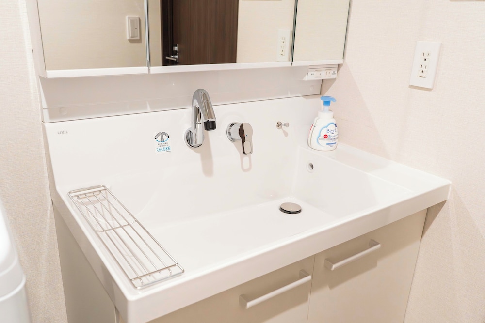 スイート バスルーム1 | LAKU HOTEL ASAKUSA