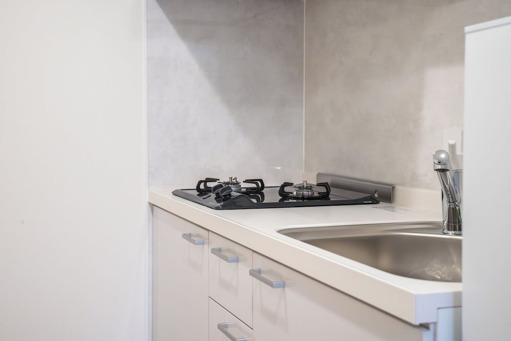 ベーシック ルーム 専用キッチン3 | LAKU HOTEL ASAKUSA