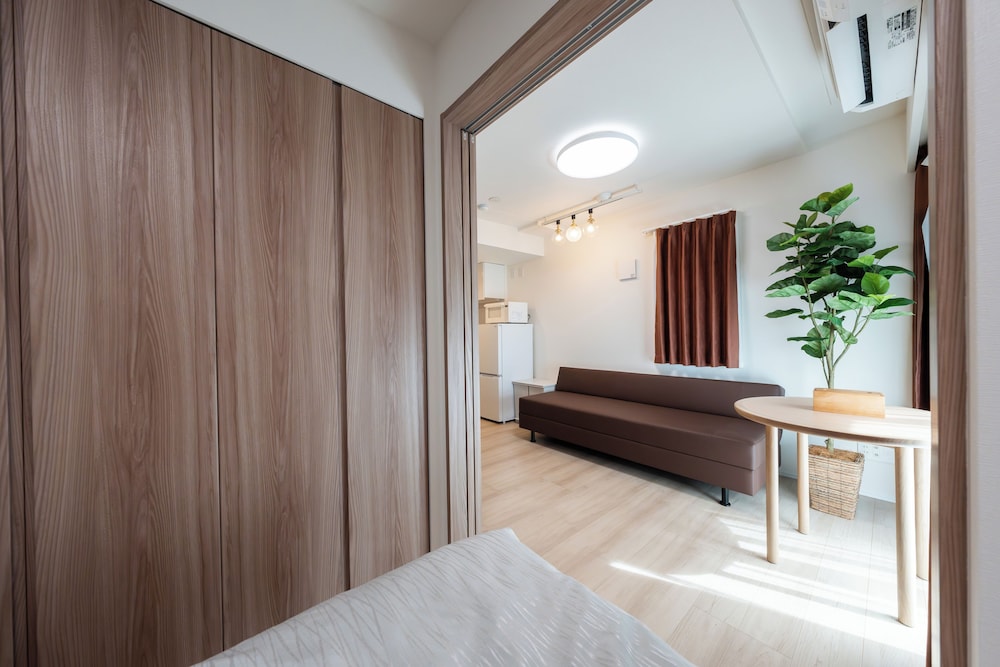 ベーシック ルーム リビング エリア5 | LAKU HOTEL ASAKUSA