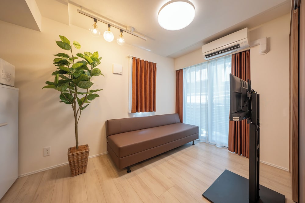 ベーシック ルーム リビング エリア3 | LAKU HOTEL ASAKUSA