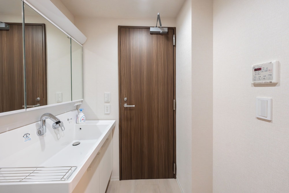 ルーム バスルーム3 | LAKU HOTEL ASAKUSA