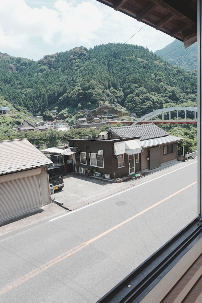 スタンダード ツインルーム マウンテンビュー 客室4 | Riviera Iya Valley