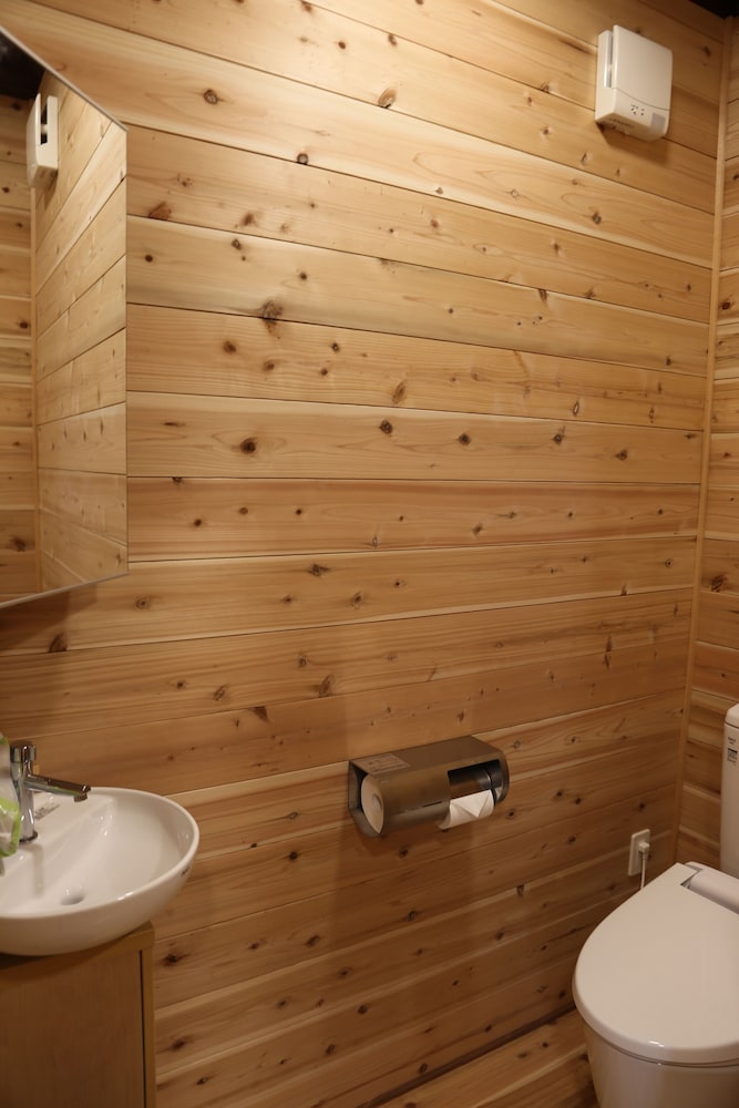 スタンダード ツインルーム マウンテンビュー バスルーム2 | Riviera Iya Valley