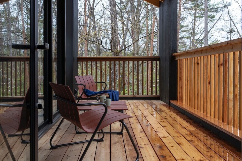 シャレー 4 ベッドルーム バルコニー0 | Boots Off Collection