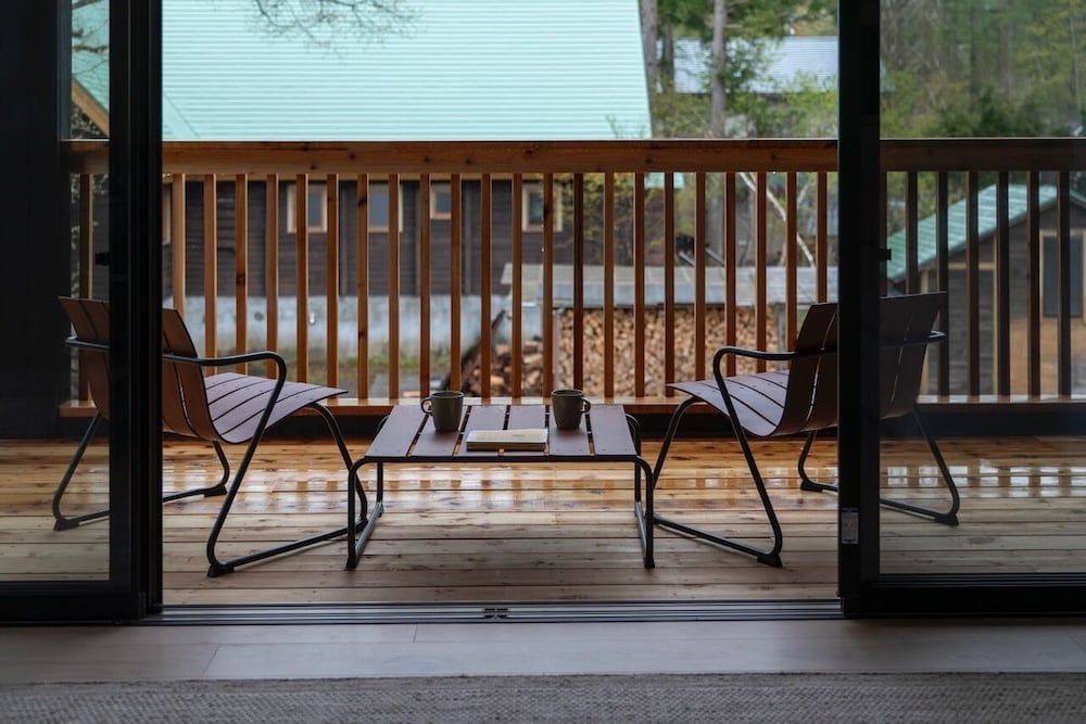 シャレー 4 ベッドルーム バルコニー1 | Boots Off Collection