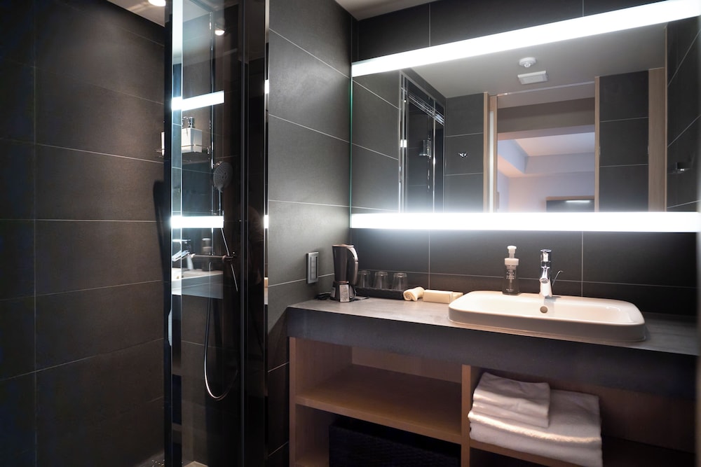 エグゼクティブ ダブルまたはツインルーム バスルーム1 | KIORI Hotel Takakura