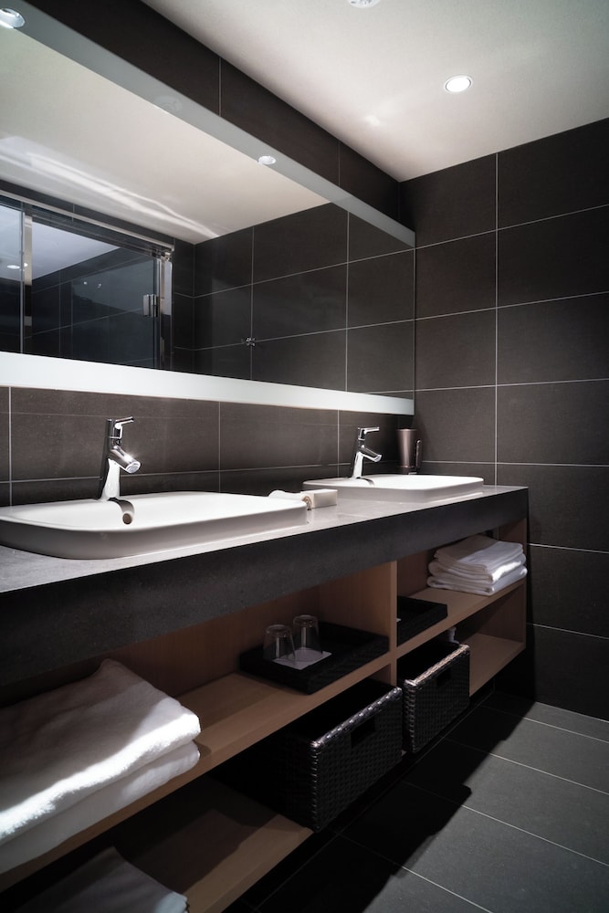 ファミリー スタジオスイート バスルーム1 | KIORI Hotel Takakura