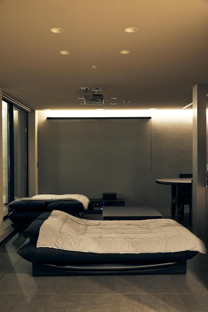 1階 ダイニングスイート 禁煙 (現在BBQ利用不可) 客室1 | MUSASHI Condo Shinjuku