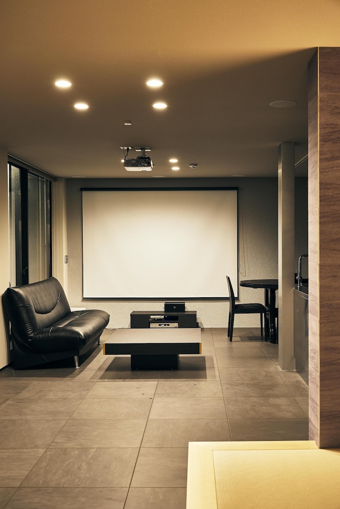 1階 ダイニングスイート 禁煙 (現在BBQ利用不可) 客室3 | MUSASHI Condo Shinjuku