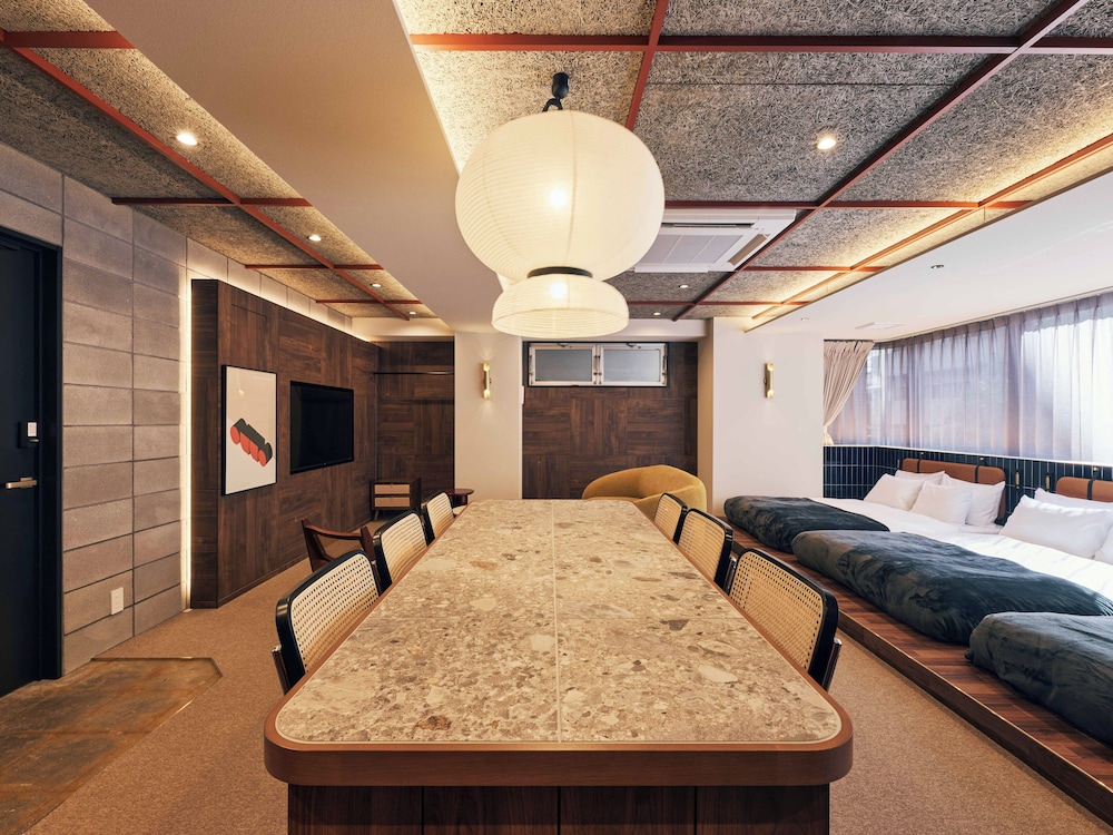 スーペリア スタジオ 客室内のダイニングエリア1 | illi Jam Shinsaibashi