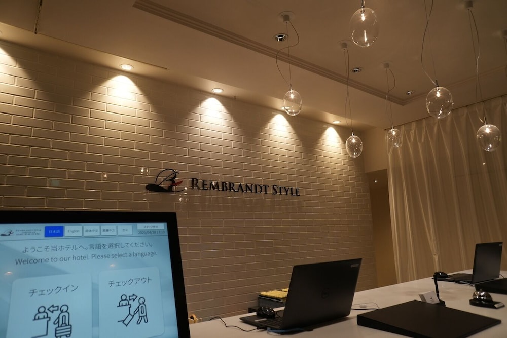 フロント1 | レンブラントスタイル横浜桜木町