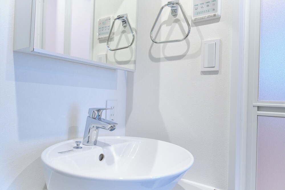 102 禁煙 客室の設備とサービス1 | J-ARC 新宿