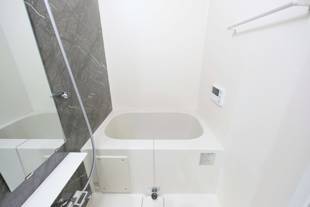 B-1(2p)禁煙 バスルーム3 | ベリエ三軒茶屋 by Tranova