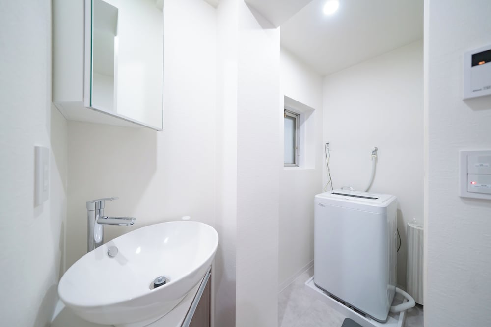 B(6p)禁煙 バスルーム0 | Yamamoto Building by Tranova