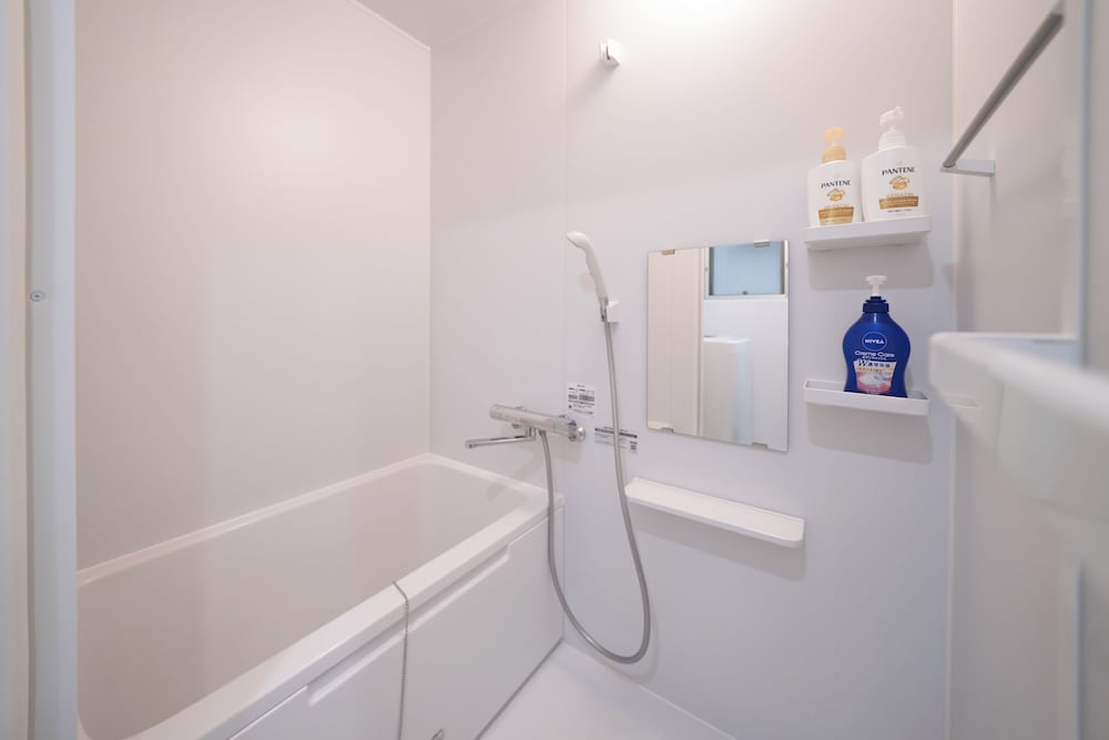 B(6p)禁煙 バスルーム1 | Yamamoto Building by Tranova