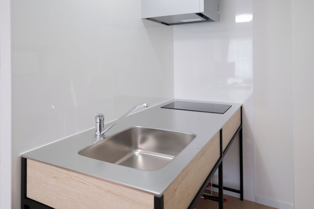 B(6p)禁煙 専用キッチン1 | Yamamoto Building by Tranova