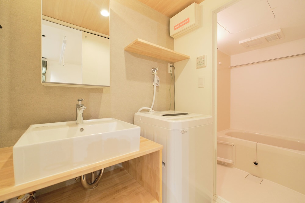 C(3p)禁煙 バスルーム0 | グランメゾン夏目坂 by Tranova