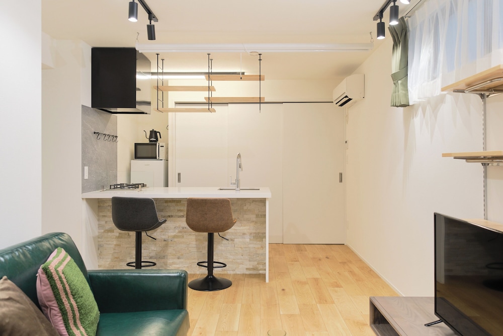 101/Non-smoking/3ppl 客室11 | グランメゾン夏目坂 by Tranova