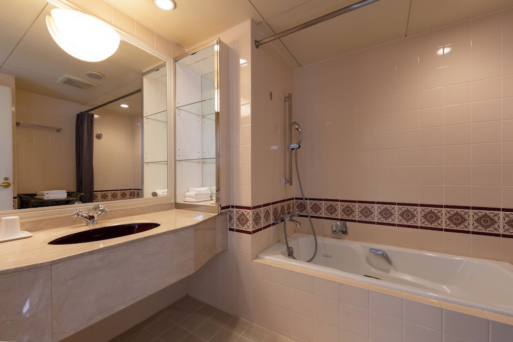 デラックス ツインルーム ベッド (複数台) コーナー バスルーム0 | セトレグラバーズハウス長崎