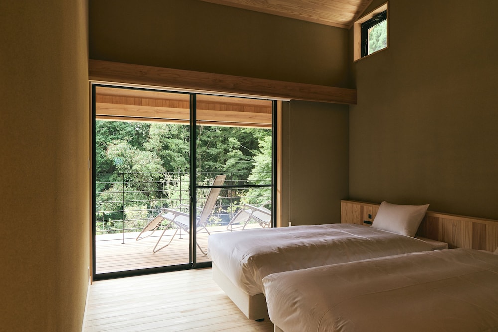 スタンダード ツインルーム バルコニー ヒルビュー 客室1 | GEOSPOT MOTOHAKONE C