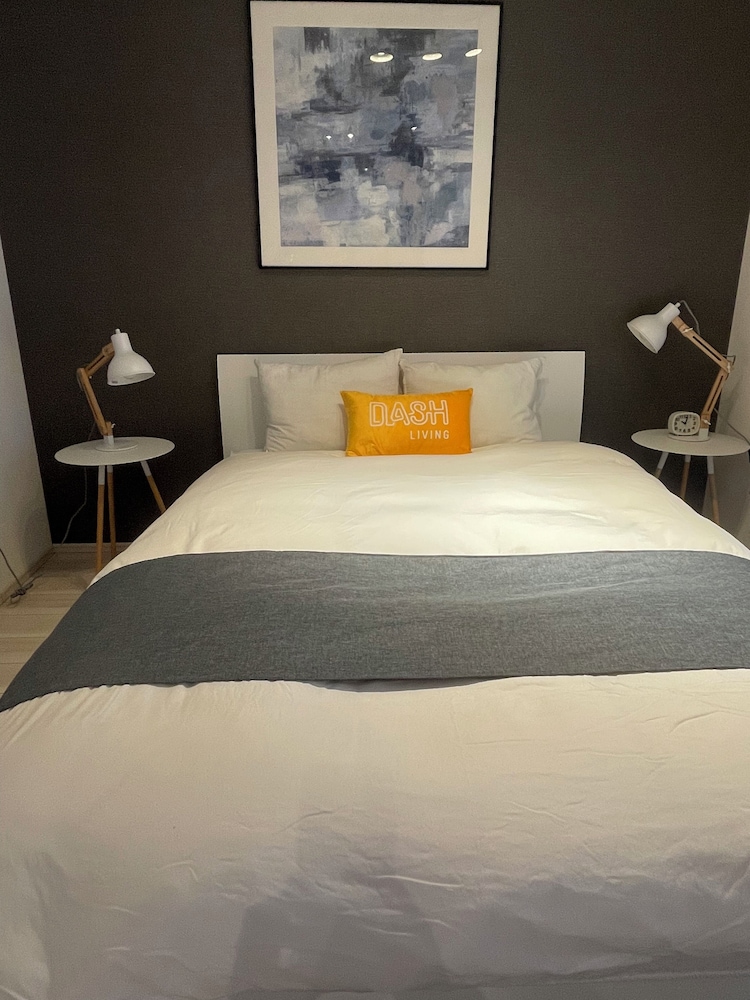 ダブルルーム ダブルベッド 1 台ソファーベッド付き 禁煙 客室2 | Dash Living Nihonbashi