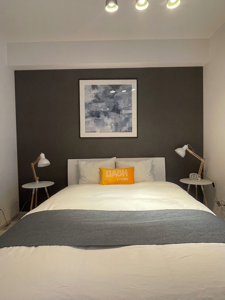 ダブルルーム ダブルベッド 1 台ソファーベッド付き 禁煙 客室3 | Dash Living Nihonbashi