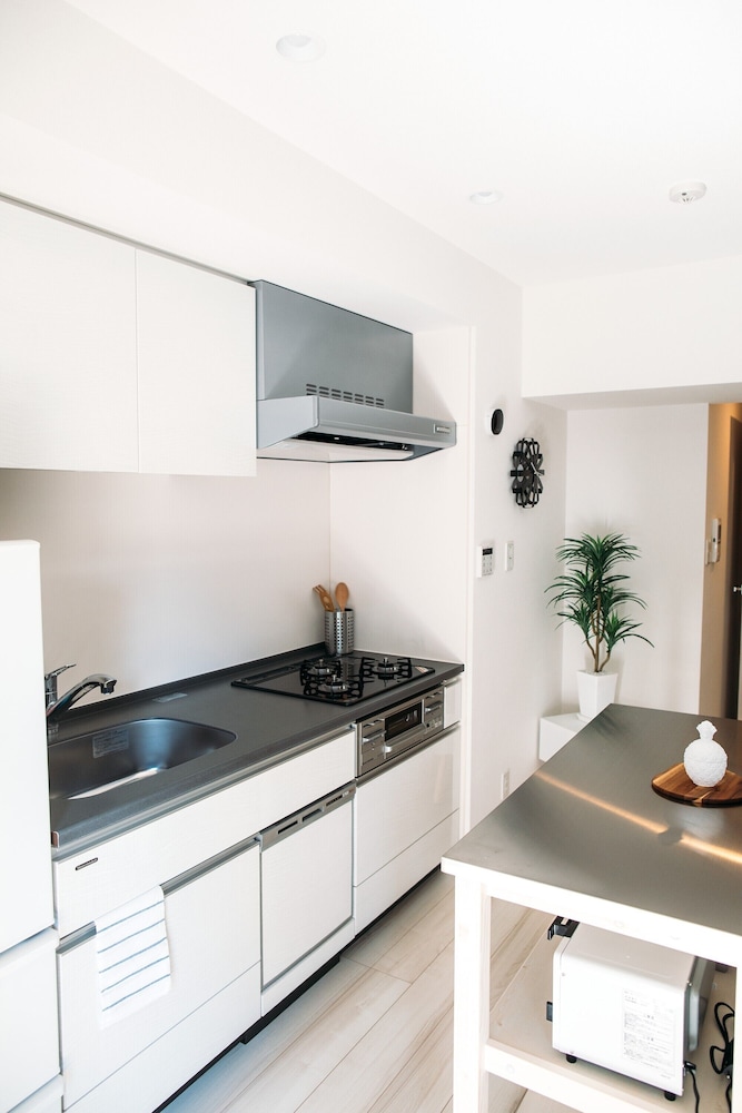 ダブルルーム ダブルベッド 1 台ソファーベッド付き 禁煙 専用キッチン0 | Dash Living Nihonbashi