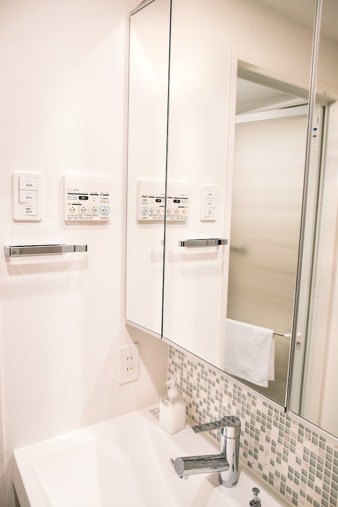 ダブルルーム ダブルベッド 1 台ソファーベッド付き 禁煙 バスルーム0 | Dash Living Nihonbashi