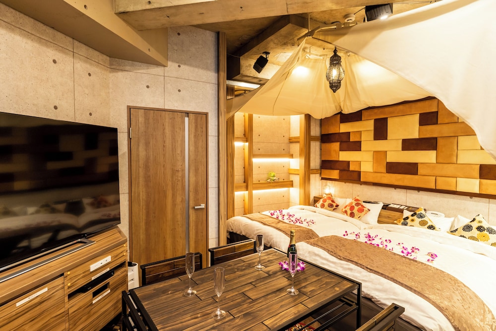 デラックス ツインルーム | ホテルバリアンリゾート 新宿フォレスト店