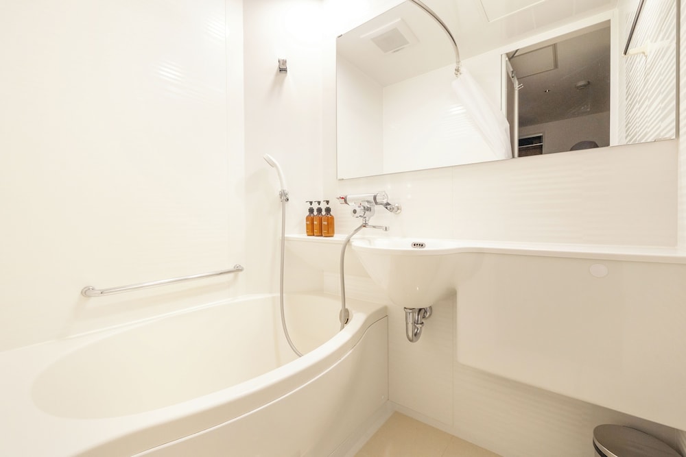 デラックス ダブルルーム 禁煙 深めの浴槽2 | Dash Living Gojo