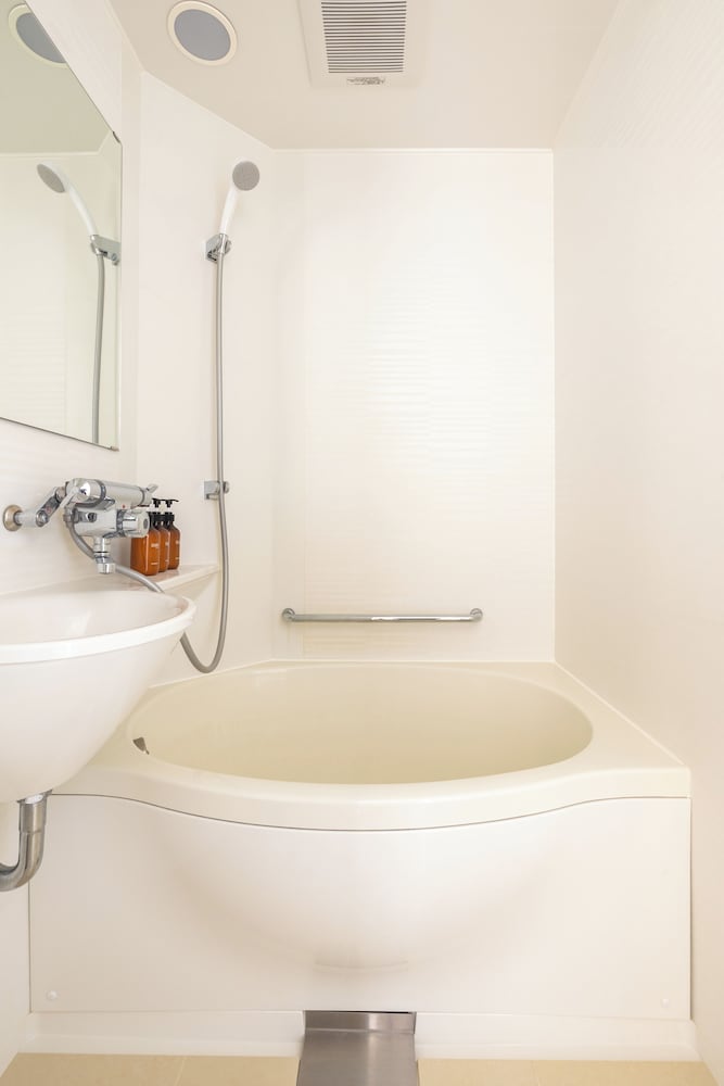 デラックス ダブルルーム 禁煙 深めの浴槽1 | Dash Living Gojo