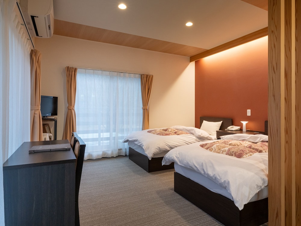 禁煙 ツインルーム (Wi-Fi完備/トイレ付バス無し) 客室2 | 足尾の宿かじか