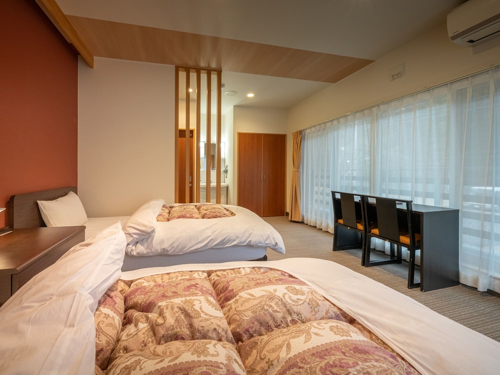 禁煙 ツインルーム (Wi-Fi完備/トイレ付バス無し) 客室1 | 足尾の宿かじか