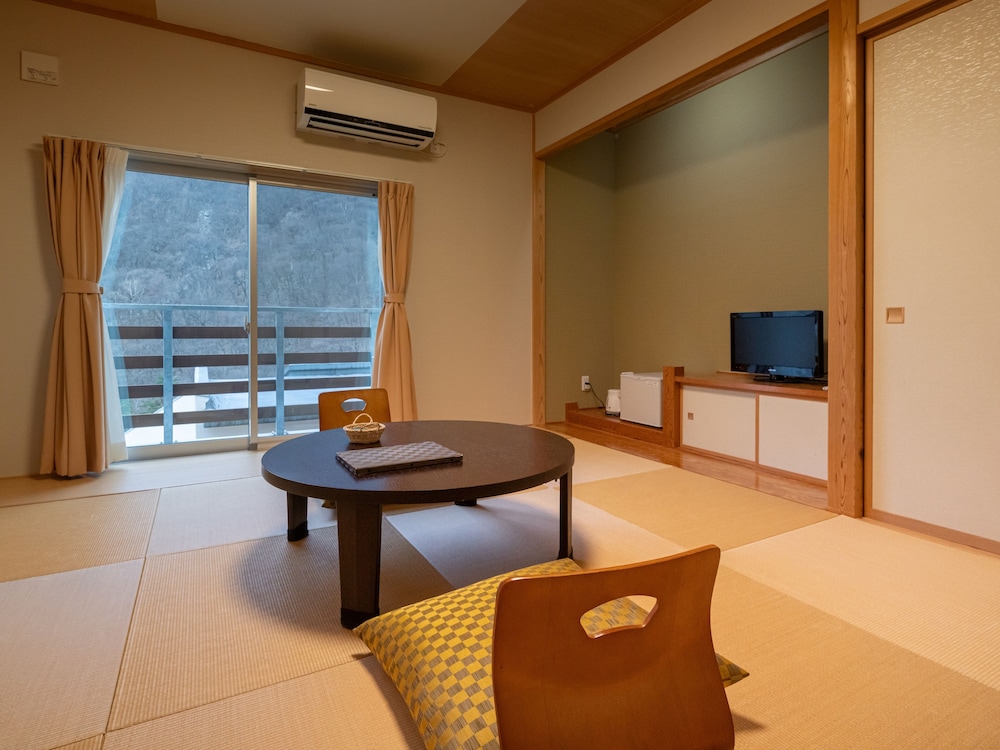 禁煙 和室 (Wi-Fi完備/トイレ付バス無し) 客室1 | 足尾の宿かじか
