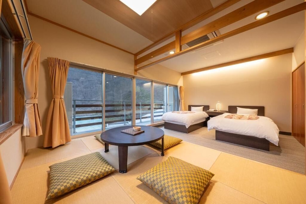 客室1 | 足尾の宿かじか