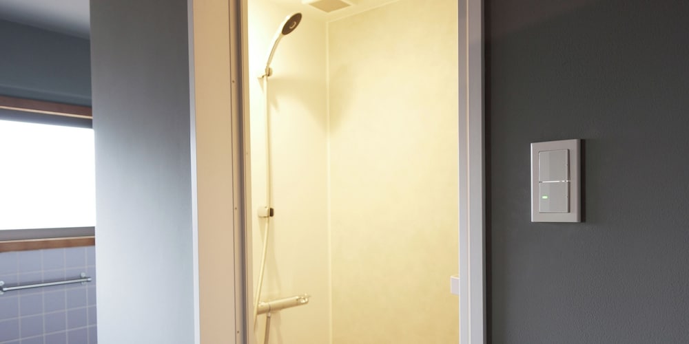 ツインルーム バスルームのシャワー0 | junos (ユノス)