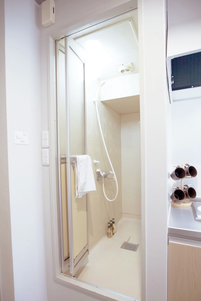 ファミリー トリプルルーム バスルーム0 | b&黒門2号店