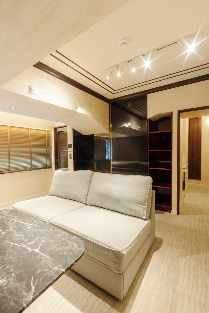 プレミアム ルーム 禁煙 リバービュー リビング エリア6 | ロイズ博多