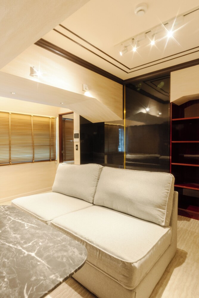 プレミアム ルーム 禁煙 リバービュー リビング エリア9 | ロイズ博多