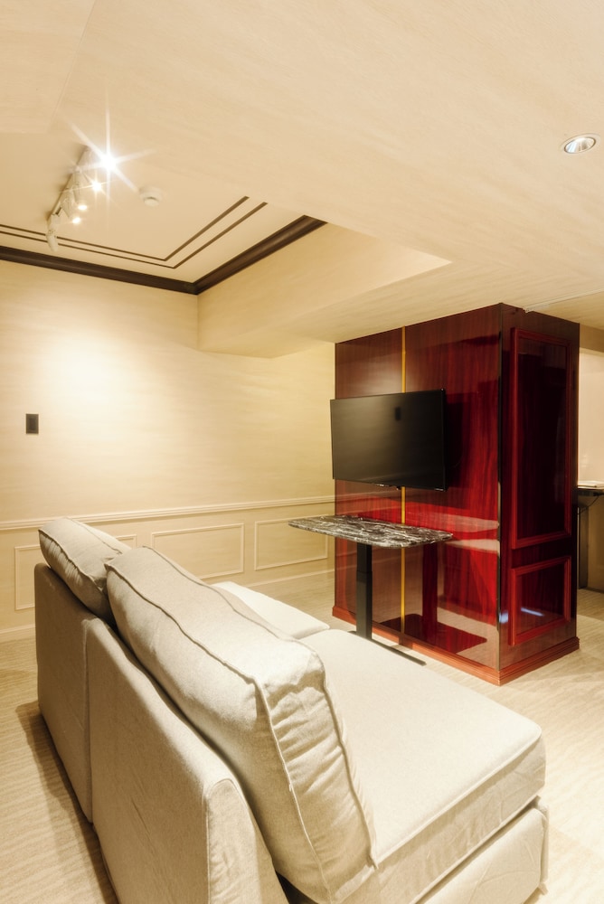 プレミアム ルーム 禁煙 リバービュー リビング エリア7 | ロイズ博多