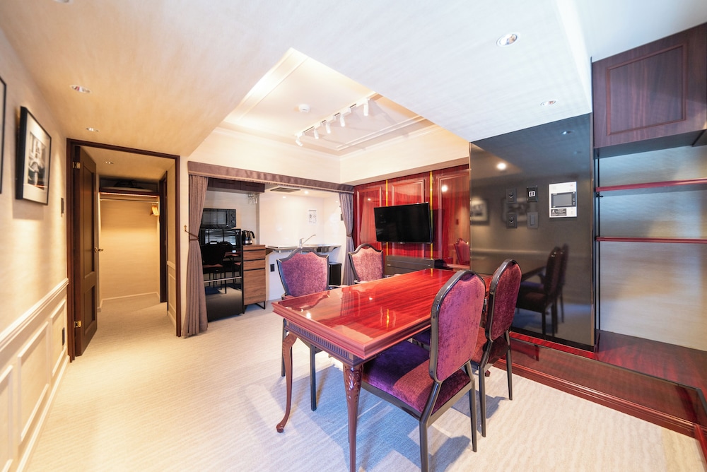 スタンダード アパートメント 1 ベッドルーム 客室清掃なし 客室内のダイニングエリア0 | ロイズ博多